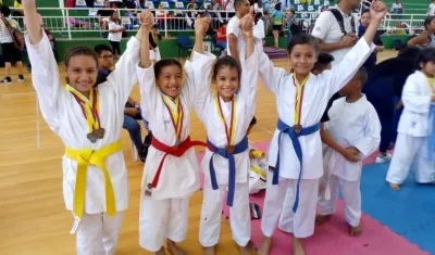 Algunos de los karatecas del club Isami. 