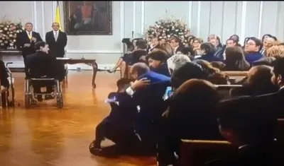 Momento del resbalón del Ministro de Vivienda.