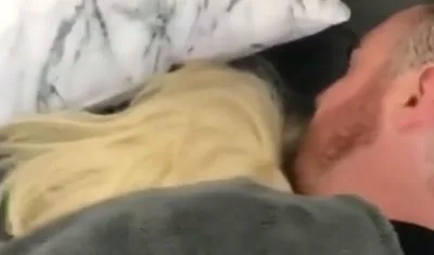 Momento confuso en el video de la supuesta rubia.