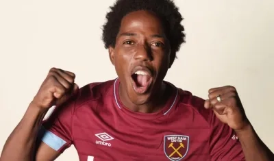 Carlos Sánchez, volante colombiano. 