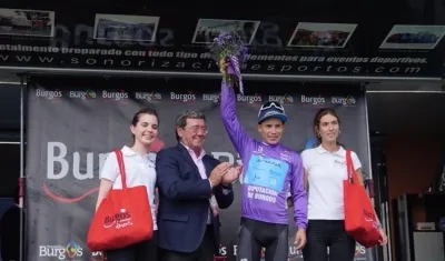 Miguel Ángel López con la camiseta de líder de la Vuelta a Burgos. 