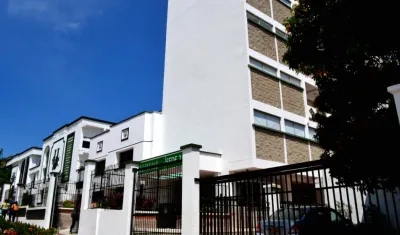 Fachada de la Universidad Simón Bolívar. 