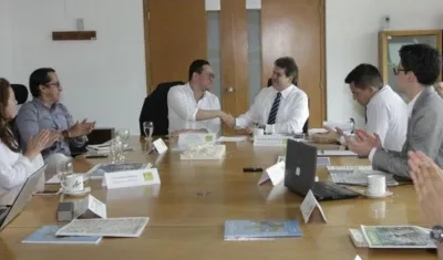 Jaime Berdugo entregó la Presidencia de Asoáreas al director del Área Metropolitana del Valle de Aburrá.