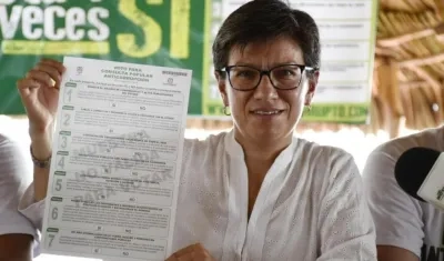 Claudia López en rueda de prensa en Barranquilla.