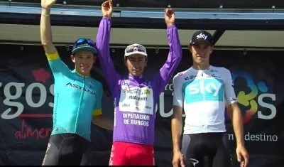 Iván Ramiro Sosa y Miguel Ángel López en el podio de la competencia. 