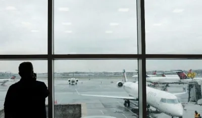 Centenares de vuelos fueron cancelados hoy en los aeropuertos del área de Nueva York