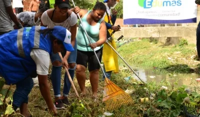 Jornada de limpieza de un arroyo en Soledad.
