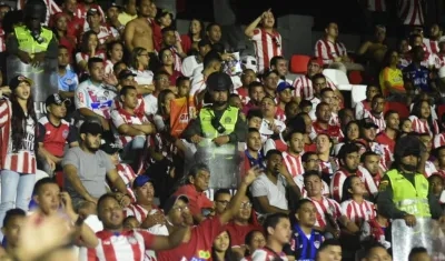 Tribuna del estadio Romelio Martínez.