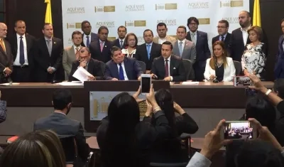 La bancada de Cambio Radical presentando la iniciativa.