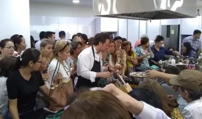 Mauricio Nicolls, chef de la marca Carulla en la clase.