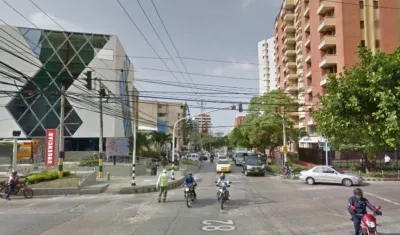 La pensionada fue interceptada por los dos delincuentes en la calle 82 con carrera 49 C. 