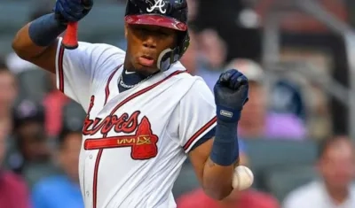 Momento del pelotazo a Ronald Acuña Jr. 