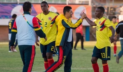 Jugadores de Colombia tras el partido con los ecuatorianos. 