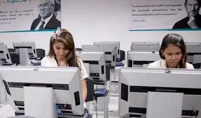 El proceso de formación permite flexibilidad de horarios ya que es un programa 100% virtual.