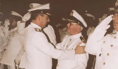 Monseñor Víctor Tamayo en ceremonia militar.
