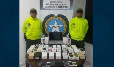 Celulares incautados durante el operativo. 