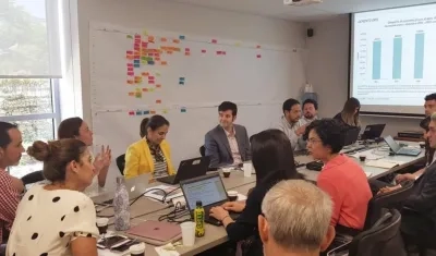 Reunión de misión del Banco Mundial con funcionarios del Distrito.