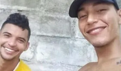 Dairo Sandoval (izquierda) junto con alias 'Pitirry'.