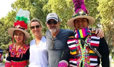 Antonio Banderas su pareja en Madrid en festividad de la Virgen de Urkupiña.