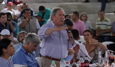 Guillermo Botero, Ministro de Defensa. 