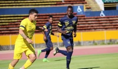 Acción del partido entre los combinados de Ecuador. 