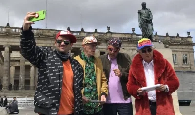 Daniel Samper Ospina con los senadores reguetoneros.