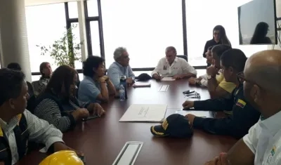 El ministro de Ambiente, Ricardo Lozano junto al Gobernador Eduardo Verano y demás autoridades.