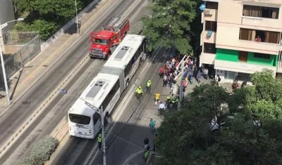 Vehículo de Transmetro que sufrió la emergencia.