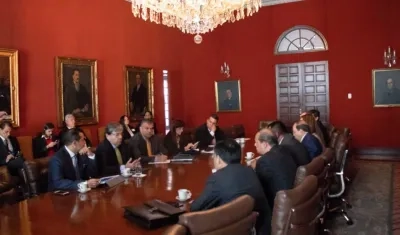 Cancillería propone trabajo articulado con gobernadores para manejar crisis en Venezuela.