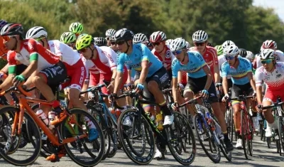 Corredores de Colombia en el pelotón. 