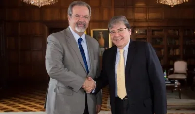 El ministro de Seguridad Pública de Brasil, Raul Jungmann y el Canciller nacional, Carlos Holmes Trujillo.