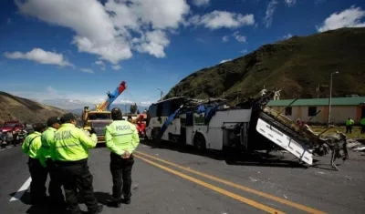 Bus accidentado en Papallacta, Ecuador.