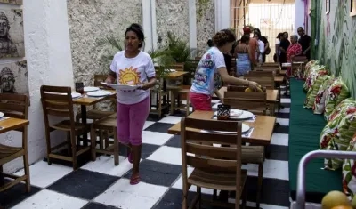 Reclusas de la cárcel de San Diego de Cartagena atienden el restaurante "Interno"