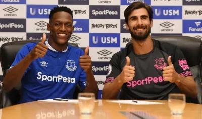 Yerry Mina y André Gómez, jugadores del Everton. 