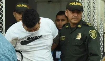 Jefry Jesús Madera Maldonado saliendo del Hospital General.