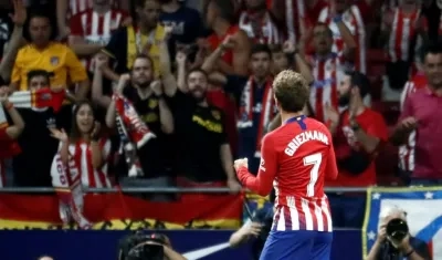 Antoine Griezmann celebra con las gradas del Wanda Metropolitano. 