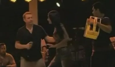 ¿Episodio de celos en tarima?