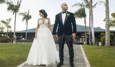 Nicky Jam y Angélica Cruz durante su boda.