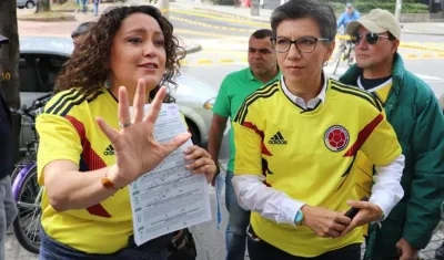 La senadora Angélica Lozano y Claudia López. 