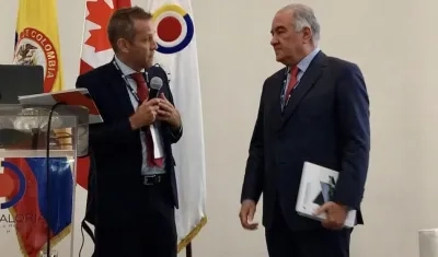 Marcel Lebleu, Embajador de  Canadá entregó al Contralor Edgardo Maya nuevos instrumentos para el fortalecimiento del control fiscal ambiental.