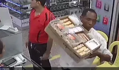 Este es el vendedor ambulante que se robó el celular. 