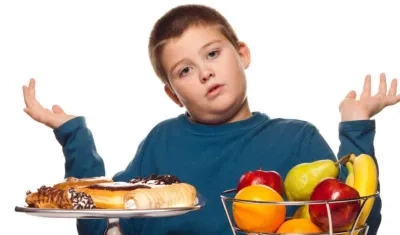 En algunos países como México se prohibió hace 4 años la venta de bebidas azucaradas y comida chatarra en escuelas.