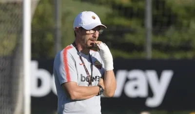 Eusebio Di Francesco con la fractura en su mano. 