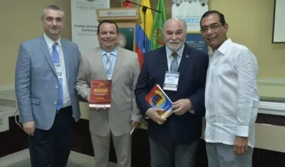Lanzamiento de libros sobre enfermedades renales en la Universidad Simón Bolívar.