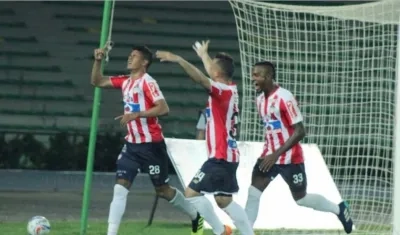 Enrique Serje celebrando el gol del empate.