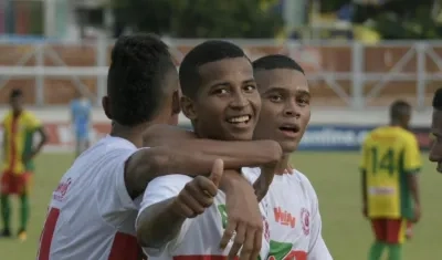 Ferlys García celebra la segunda anotación de Atlántico. 