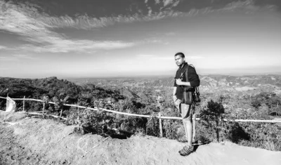 El docente y director del documental, Carlos Castro Macea.