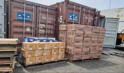 Contenedor con cigarrillos y licores por un valor aproximado a los mil 750 millones de pesos