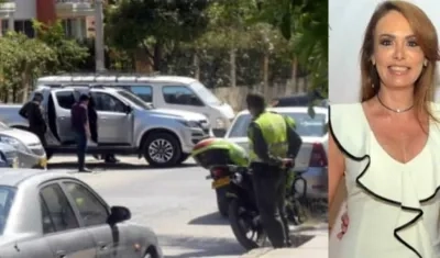 La camioneta siendo inspeccionada por las autoridades en Colina Campestre - Kathya Barros. 