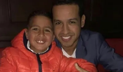Martín Jr. junto a su padre, el cantante, Martín Elías.
